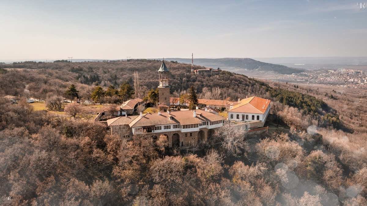 Петропавловски манастир - панорама